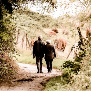 Un estudio de la UGR analiza el porqué las personas mayores viven solas