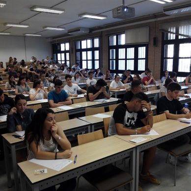 Con nervios, pero sin sobresaltos, en el primer día de Selectividad 2018 en la Universidad de Almería