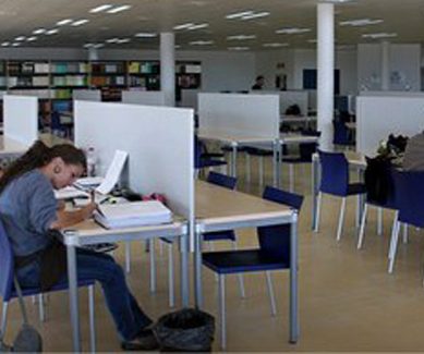 Consulta los horarios de bibliotecas y salas de estudio en la UCA