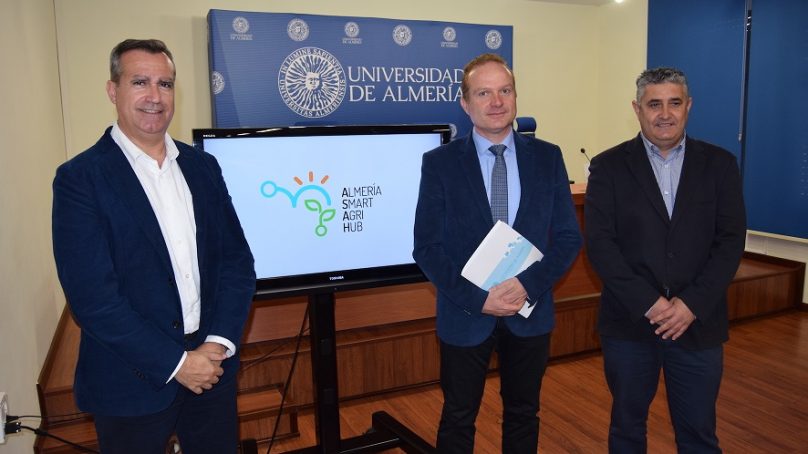 La UAL presenta Almería SmartAgriHub, la revolución digital del sector agrícola