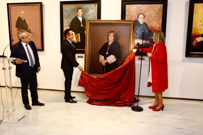 La Sala de Rectores de la UMA cuenta con un nuevo retrato que dejará la imagen de Adelaida de la Calle marcada en la historia.