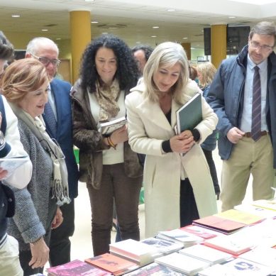La consejera de Cultura, Patricia del Pozo, y el rector Juan Gómez inauguran la Fiesta del Libro de la UJA