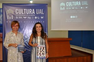 María del Mar Ruiz y Elisa Álvarez presentan la programación cultural.