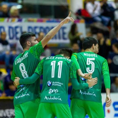 Goleada del BeSoccer CD UMA Antequera al Irefrank Elche CF en la undécima jornada de Liga en Segunda División