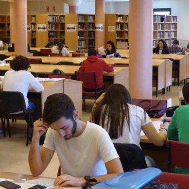 Estudiar en la UGR en época de exámenes: estas son las salas y bibliotecas disponibles