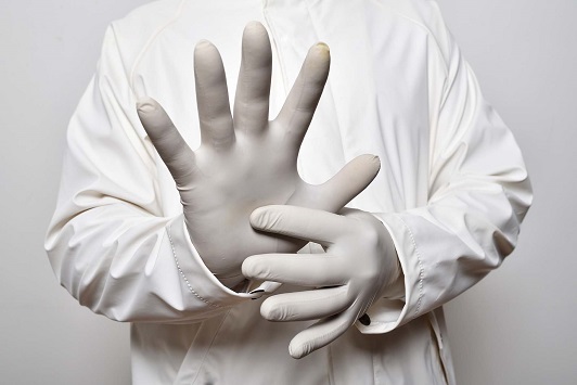 Investigadores UAL avisan del deterioro de los guantes de nitrilo por exceso de desinfección