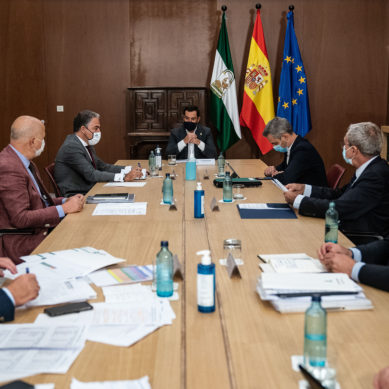 La Junta de Andalucía prorroga la suspensión de la docencia presencial en la UGR