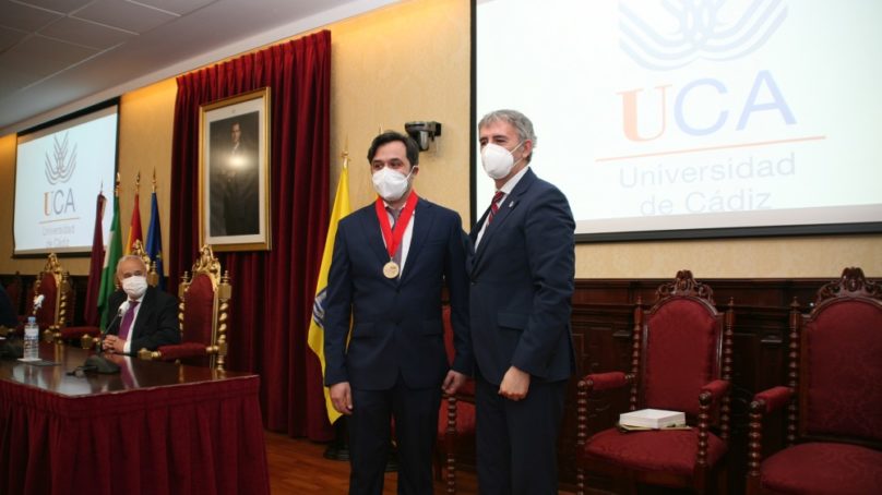 El profesor de la UCA, Manuel Rosety, es homenajeado por su contribución a la Medicina del Deporte