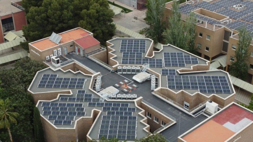 Dos plantas fotovoltaicas para incentivar el autoconsumo energético y la reducción de CO2 en la UJA