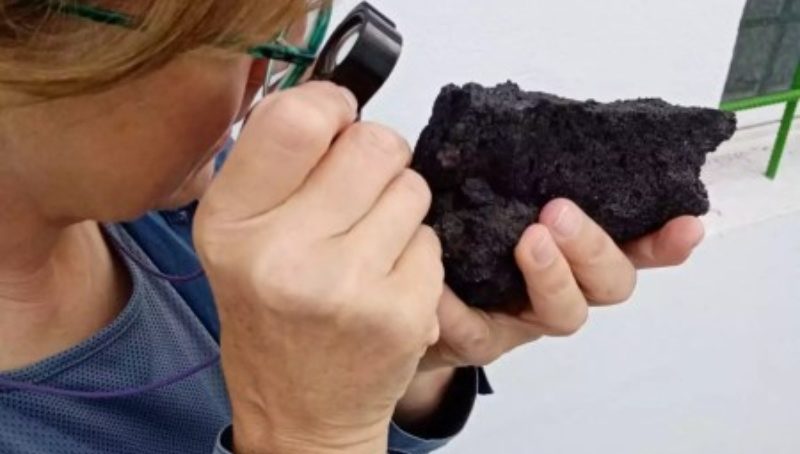 Analizan muestras de lava de Cumbre Vieja para estudiar cómo evoluciona la erupción del volcán