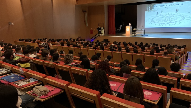 Miles de preuniversitarios participan en las Jornadas de Orientación de la UAL