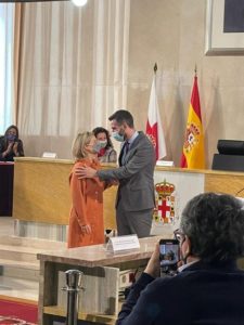 Maribel Ramírez y Ramón Fernández-Pacheco durante la ceremonia