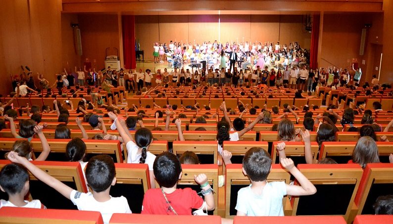 La UAL ofrece un concierto didáctico para cientos de escolares