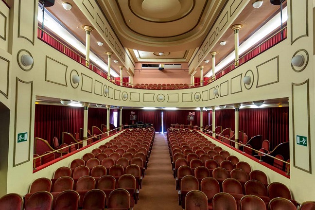 El Concurso ‘Tesis en 3 minutos’ convierte el Teatro Apolo en un ‘ring científico’