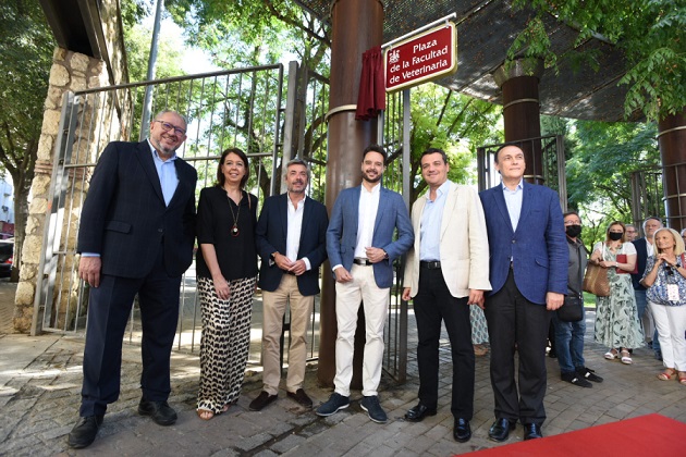 UCO y Ayuntamiento de Córdoba inauguran la Plaza de la Facultad de Veterinaria