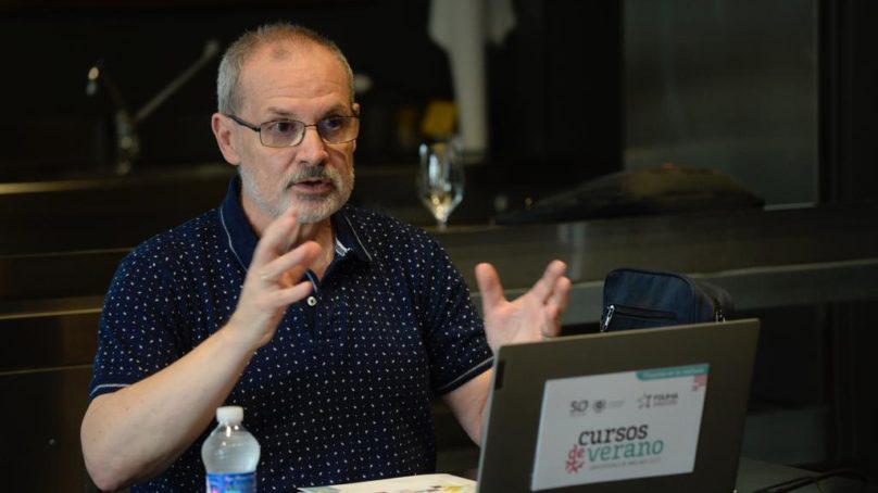 El profesor de la UMA Carmelo Pellejero repasa en su último libro la historia económica del turismo en España