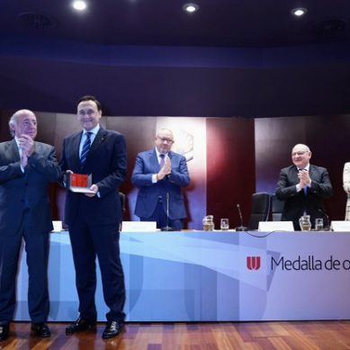 José Carlos Gómez Villamandos recibe la Medalla de Oro de Crue