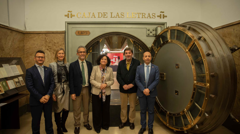 La UGR deposita en el Instituto Cervantes un legado con documentos que relatan sus cinco siglos de historia