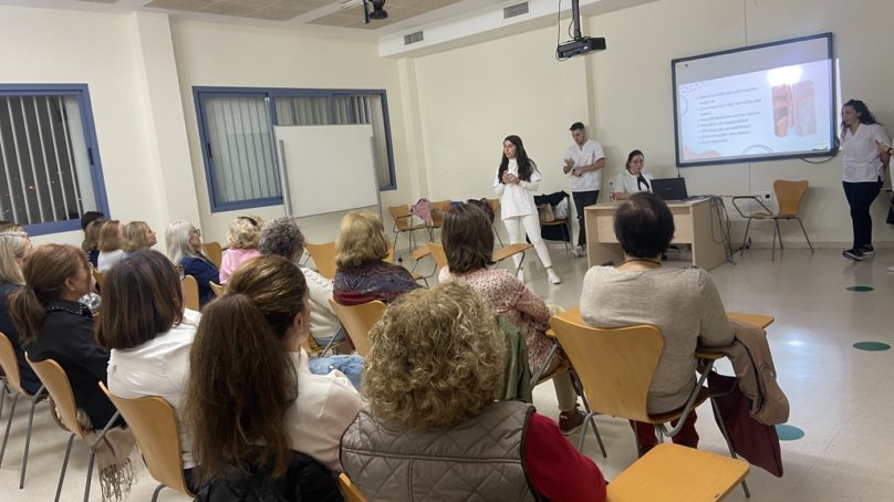 Estudiantes de Enfermería de la UGR imparten charlas sobre educación sexual a personas mayores en Melilla