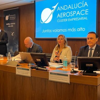 Villamandos, el Consejero de Universidad, propone que el lanzador de pequeños satélites proyectado en España se instale en Andalucía