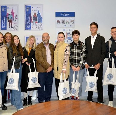 La UAL entrega sus primeras ayudas a estudiantes ucranianos refugiados