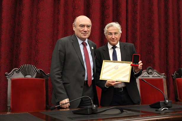 El profesor Javier Padillo, premiado por exportar el sistema de trasplantes español