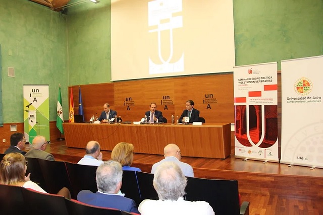 Los rectores de la UNIA y de la UJA acuden a un seminario en Baeza.
