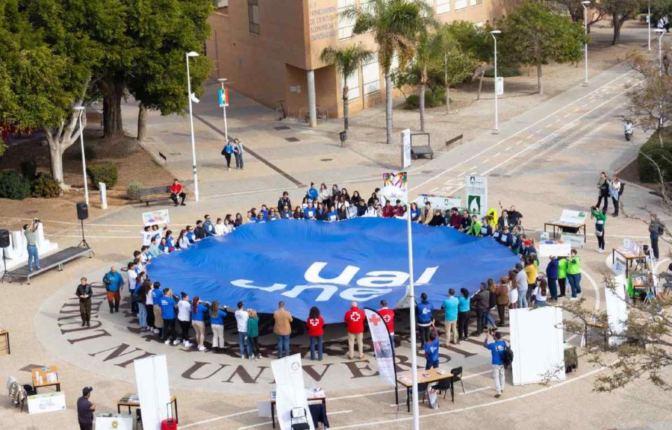 La solidaridad de la UAL reluce un año más por el #GivingTuesday con UAL Une