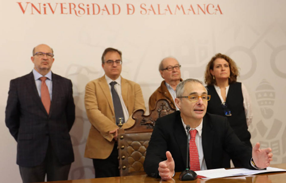El rector de la Universidad de Salamanca presenta su renuncia